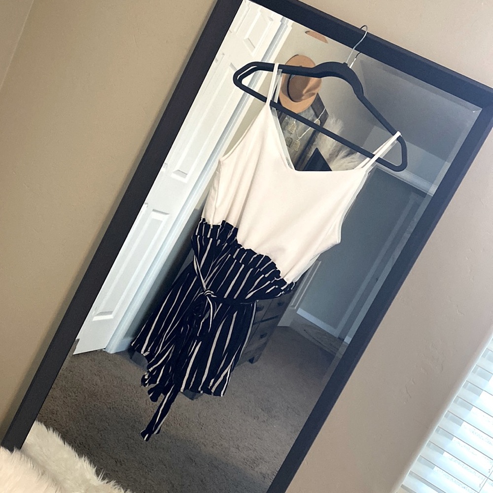 Paper-bag with tie waist Romper.